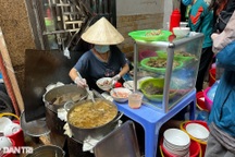 Hà Nội: Bún ngan Nhàn bị tố chửi khách "một suất không bán, đốt vía"