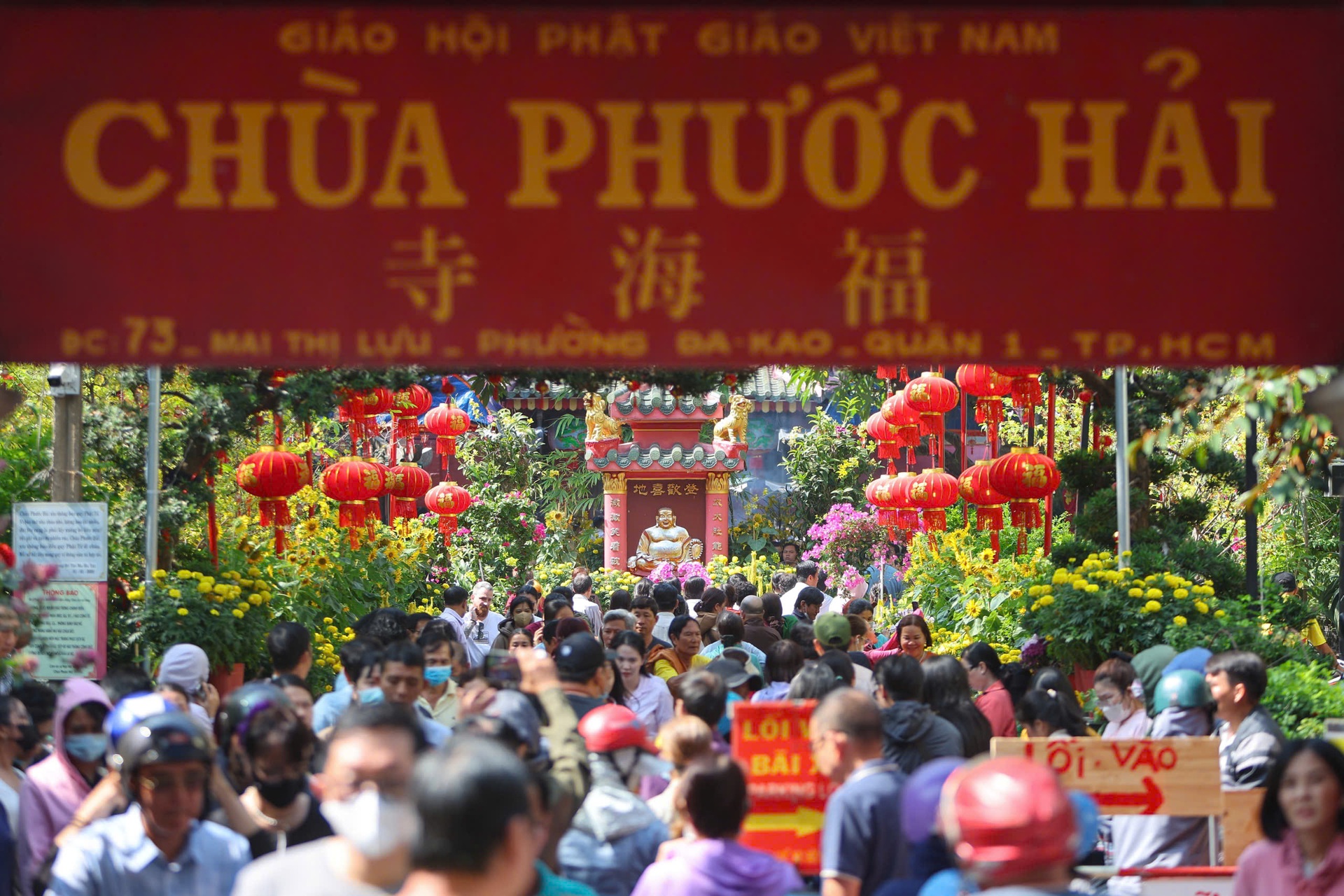 Hàng nghìn người dân TPHCM đến chùa Ngọc Hoàng cúng vía Trời - 11 Hàng nghìn người dân TPHCM đến chùa Ngọc Hoàng cúng vía Trời - 11