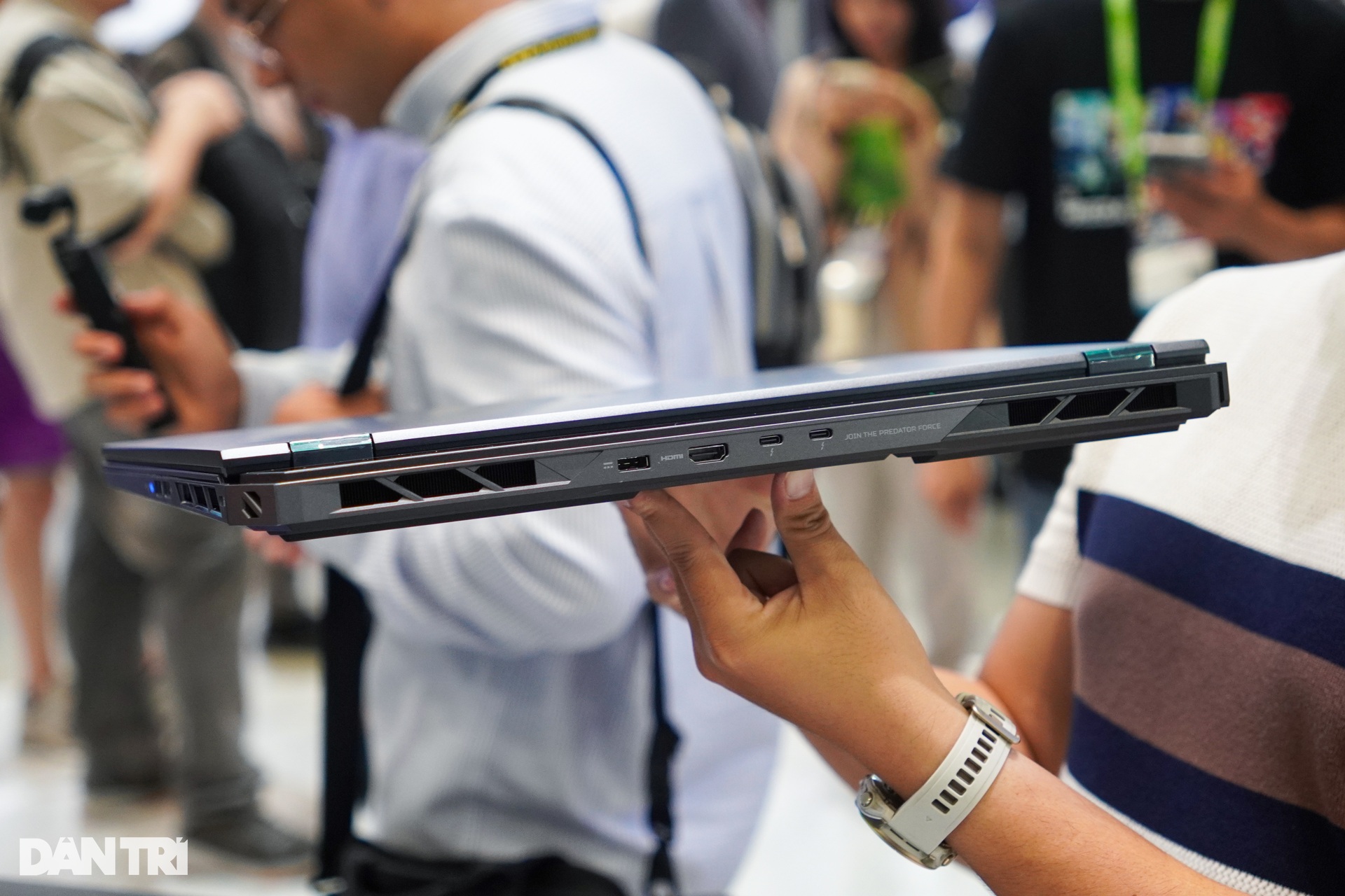 Computex 2025: Laptop gaming AI hiệu suất cao thay thế máy tính bàn - 13 Computex 2025: Laptop gaming AI hiệu suất cao thay thế máy tính bàn - 13
