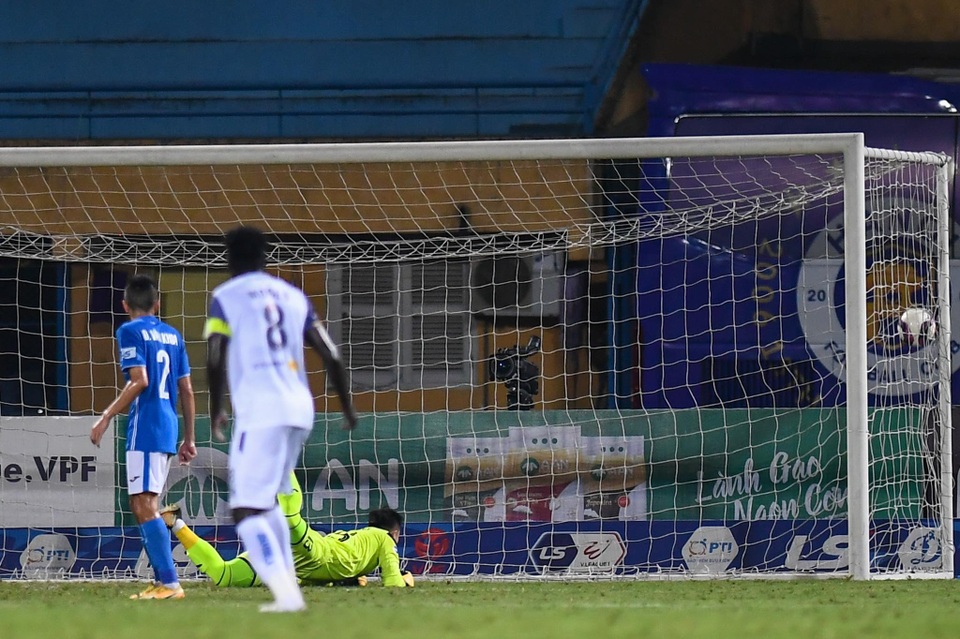 CLB Hà Nội 4-0 Than Quảng Ninh: Quang Hải rực sáng - 14 CLB Hà Nội 4-0 Than Quảng Ninh: Quang Hải rực sáng - 14