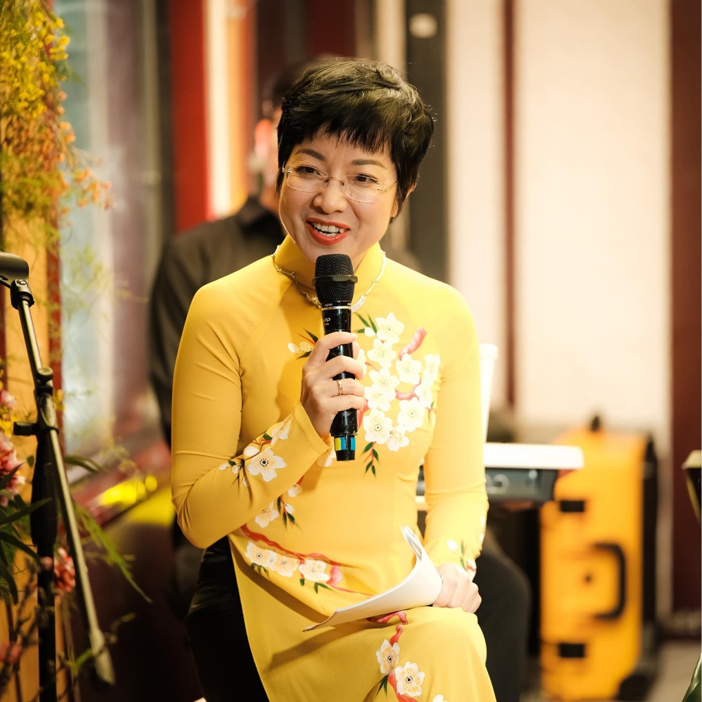 Xuân Hinh, Vân Dung và loạt sao Việt chúc Tết độc giả Dân trí - 5 Xuân Hinh, Vân Dung và loạt sao Việt chúc Tết độc giả Dân trí - 5