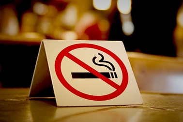 Có thể phạt "nguội" người vi phạm hút thuốc lá nơi công cộng