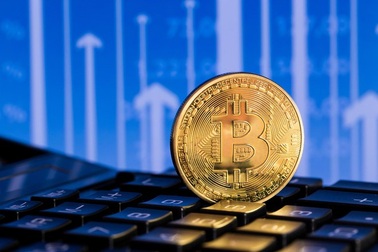 Bitcoin tăng mạnh, tiến sát mốc 45.000 USD