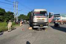 Tan ca về, nữ công nhân bị xe tải tông tử vong ở Bình Dương