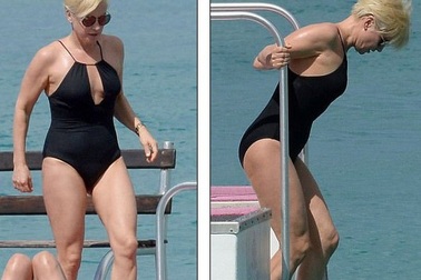 Ngưỡng mộ dáng thon của MC 52 tuổi