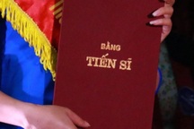 Bị cho thôi việc, người đàn ông "ăn vạ" đòi tiền học tiến sĩ 2 tỷ đồng