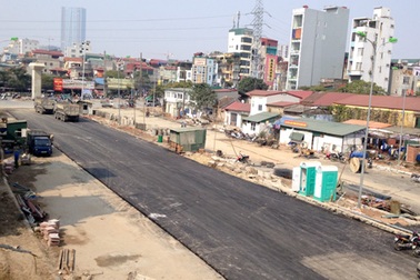 Ngổn ngang con đường “đắt nhất hành tinh”