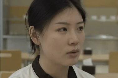 Nữ thạc sỹ giấu bằng, xin làm nhân viên phục vụ ở căn tin