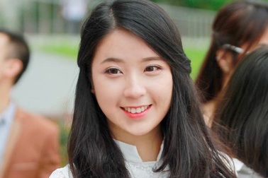 Các nữ DHS Việt tài sắc chúc Tết độc giả trẻ báo điện tử Dân trí