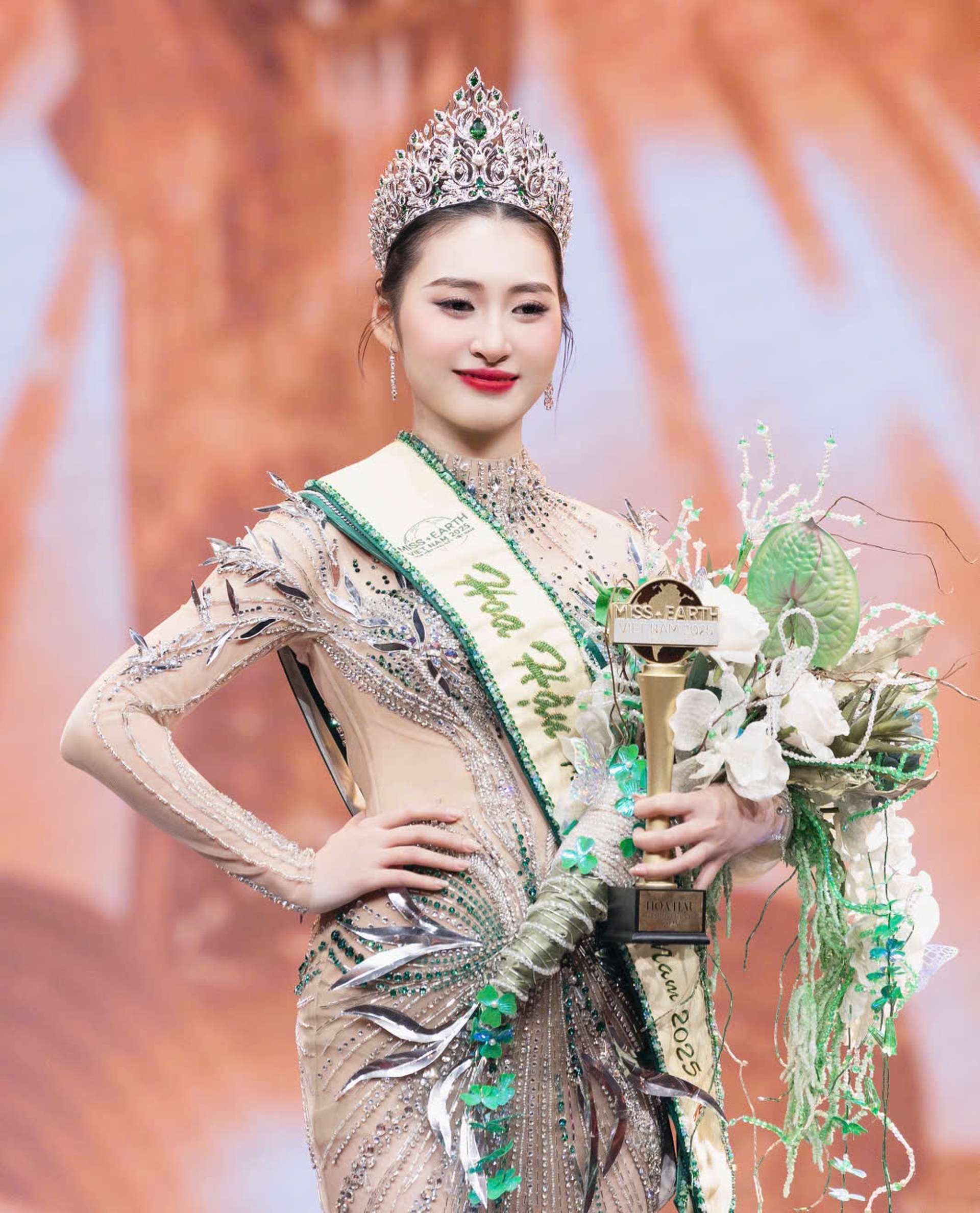 Nhan sắc đời thường của tân Hoa hậu Trái đất Việt Nam 2025 - 1