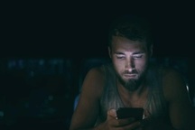 Nghiện phim "cấm" có thể gây tổn hại não tương đương nghiện ma túy