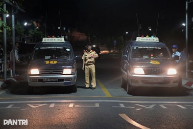 Sát hạch giấy phép lái xe nhộn nhịp đến nửa đêm ở TPHCM