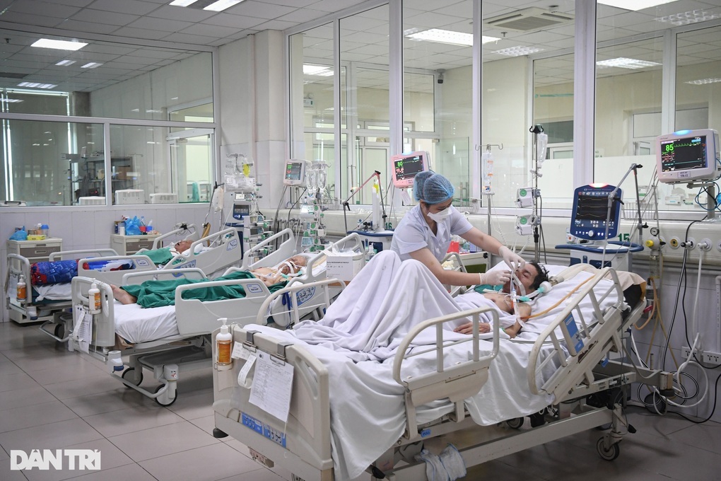 Bệnh nhân cúm A phổi trắng xóa, thở máy: Bác sĩ nêu nhóm người nguy cơ - 1