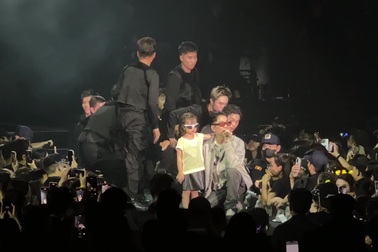 Justatee và con gái - Cici trong đêm nhạc của Đen Vâu