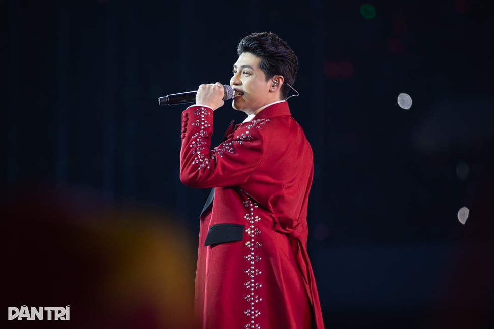 Thấy gì từ việc hàng vạn khán giả trẻ săn vé, đi xem “concert yêu nước”? - 6 Thấy gì từ việc hàng vạn khán giả trẻ săn vé, đi xem “concert yêu nước”? - 6