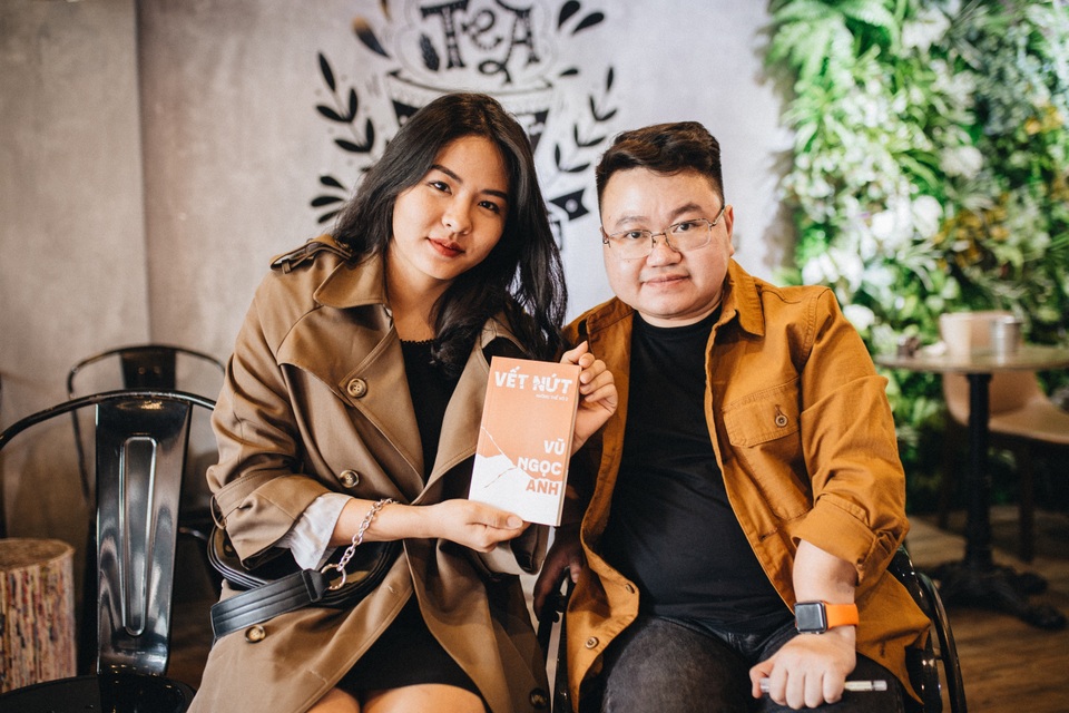 Vũ Ngọc Anh ra mắt tự truyện xúc động Không thể vỡ 2 - Vết nứt - 2 Vũ Ngọc Anh ra mắt tự truyện xúc động Không thể vỡ 2 - Vết nứt - 2