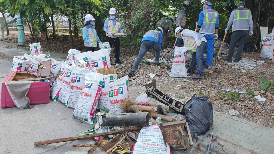 Nhà thầu Nhật Bản chung tay dọn rác làm sạch môi trường - 1 Nhà thầu Nhật Bản chung tay dọn rác làm sạch môi trường - 1