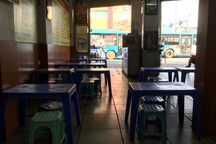 Nhà hàng, quán bia thêm lay lắt khi Hà Nội công bố ca nhiễm Covid-19