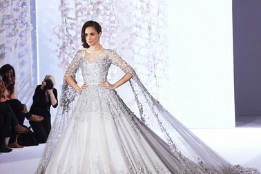 Hé lộ váy cưới "đẹp từng centimet" của hôn thê Hoàng tử Anh Harry