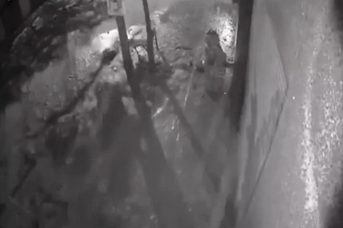 Đường ống nước nổ tung như bom