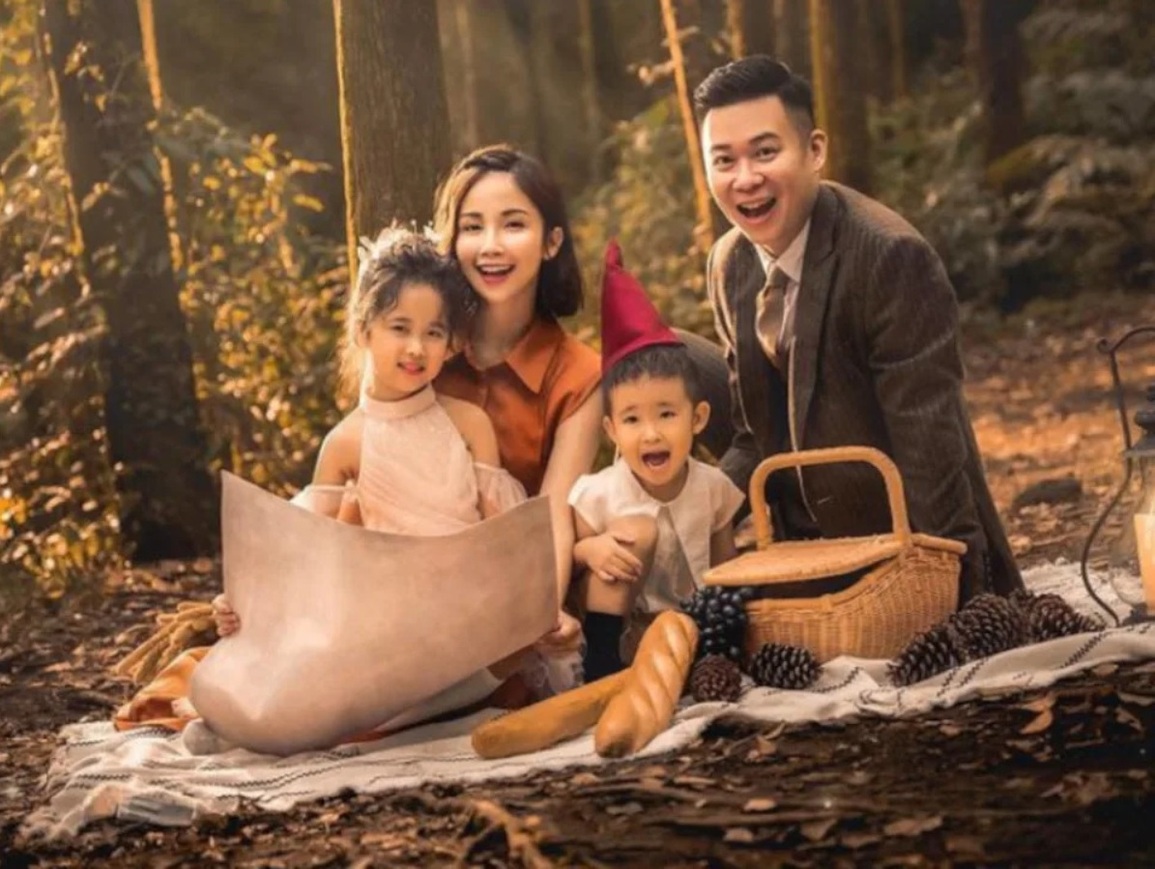 Chung Hân Di khó xử khi con phát hiện ảnh gợi cảm của mẹ trên tạp chí - 2 Chung Hân Di khó xử khi con phát hiện ảnh gợi cảm của mẹ trên tạp chí - 2