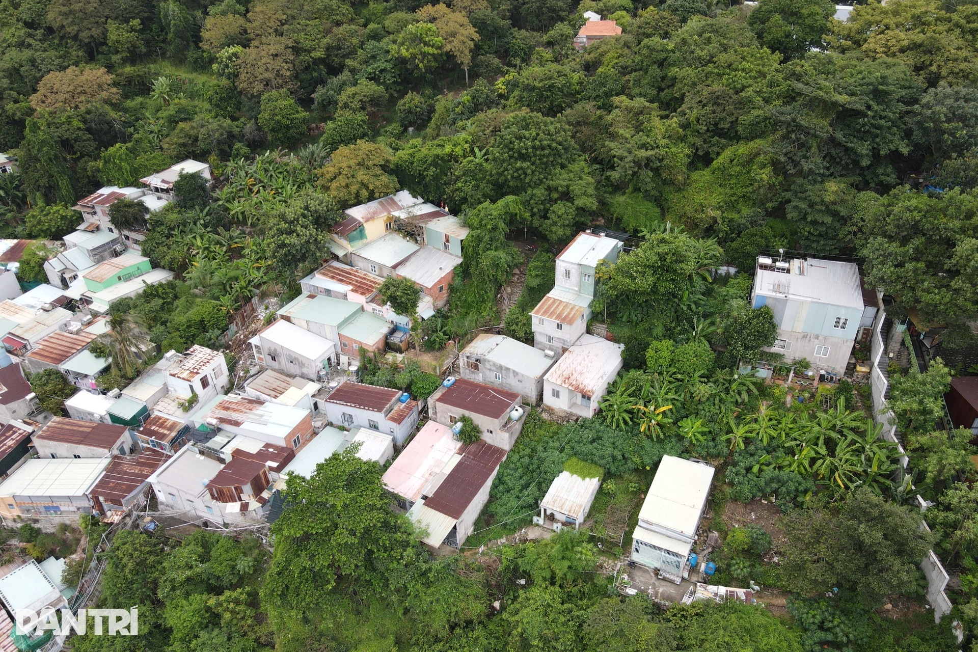 Cận cảnh khu vực nguy cơ sạt lở khiến 19 hộ dân Vũng Tàu di dời trong đêm - 13 Cận cảnh khu vực nguy cơ sạt lở khiến 19 hộ dân Vũng Tàu di dời trong đêm - 13