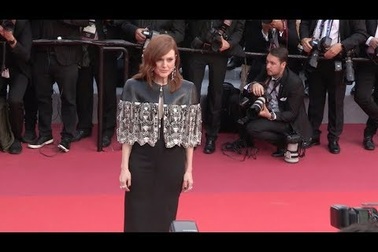 Julianne Moore trẻ trung trên thảm đỏ