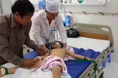 3 em bé tội nghiệp ngộ độc thuốc trừ sâu đang điều trị tại BV Nhi đồng Cần Thơ