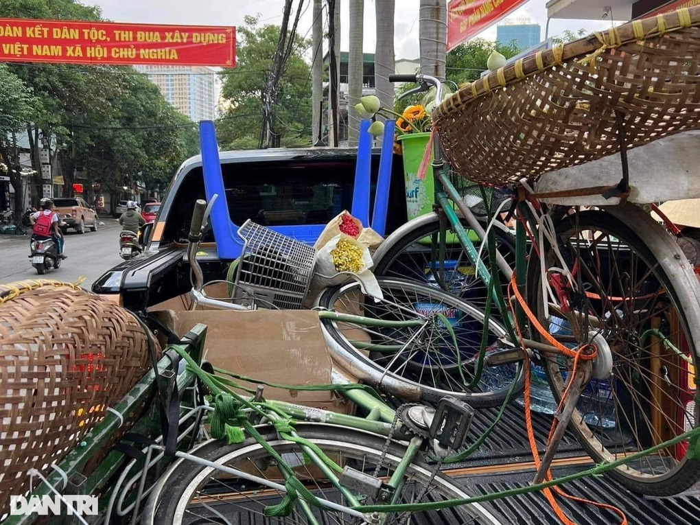 Dẹp xe hàng hoa phong cách Hà Nội ở TP Vinh - 4 Dẹp xe hàng hoa phong cách Hà Nội ở TP Vinh - 4