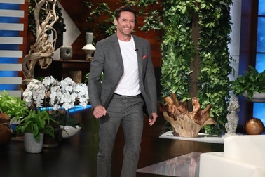 Hugh Jackman lịch lãm trả lời phỏng vấn