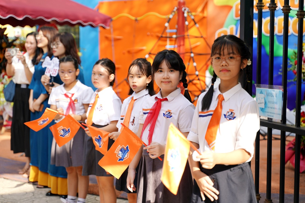 Khi học sinh tiểu học tự tổ chức khai giảng năm học mới - 1 Khi học sinh tiểu học tự tổ chức khai giảng năm học mới - 1