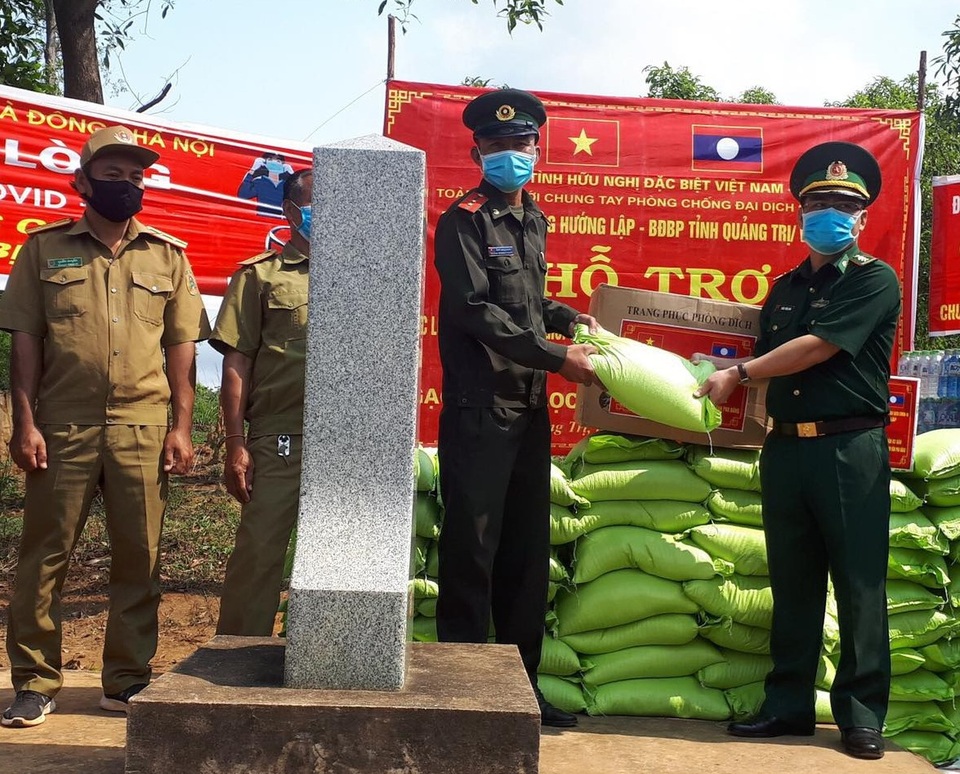 Nghĩa tình lực lượng bảo vệ biên giới Việt – Lào giữa đại dịch Covid-19 - 8 Nghĩa tình lực lượng bảo vệ biên giới Việt – Lào giữa đại dịch Covid-19 - 8