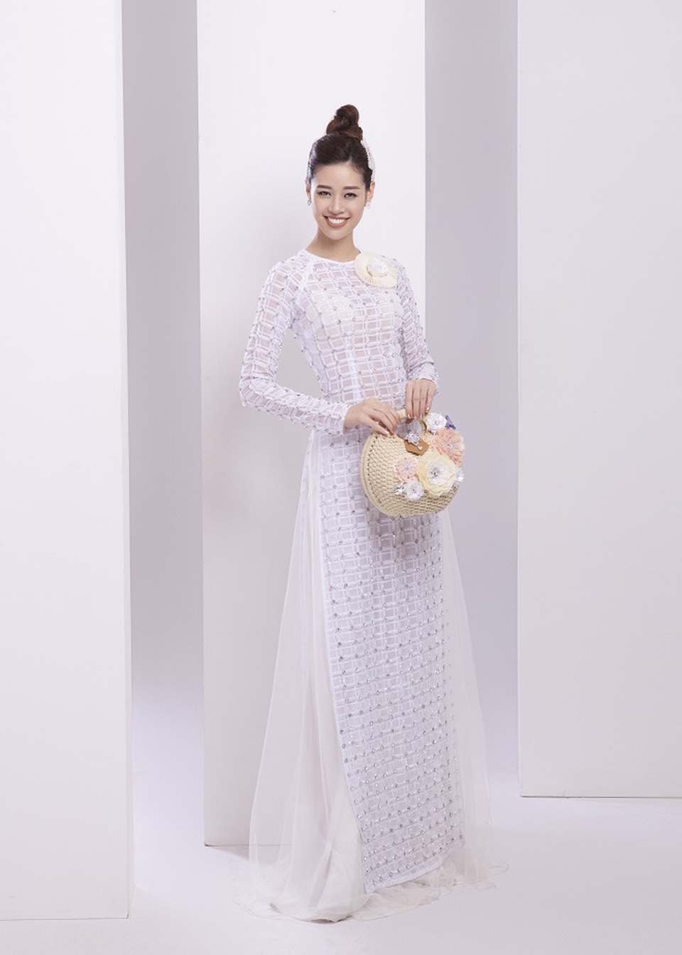 Hoa hậu Khánh Vân nền nã với áo dài - 6 Hoa hậu Khánh Vân nền nã với áo dài - 6