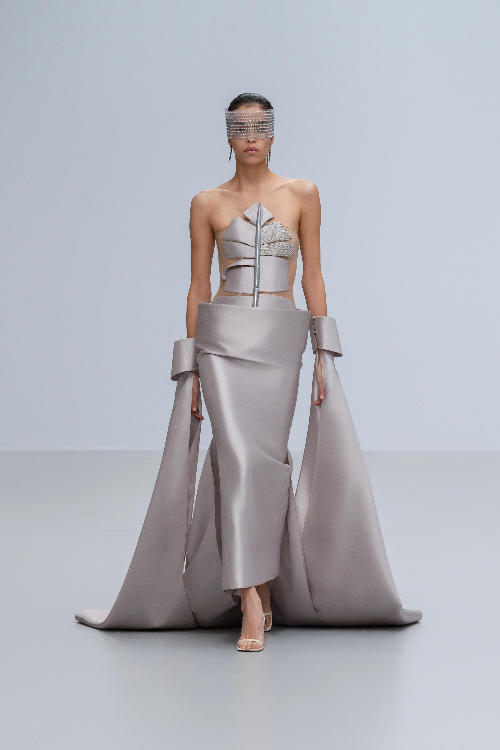 Phan Huy mang hình ảnh nón lá lên sàn diễn thời trang cao cấp ở Paris - 16 Phan Huy mang hình ảnh nón lá lên sàn diễn thời trang cao cấp ở Paris - 16