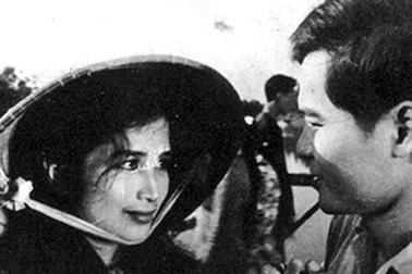 NSND Hải Ninh đạp xe từ Hà Nội vào Quảng Trị viết kịch bản phim