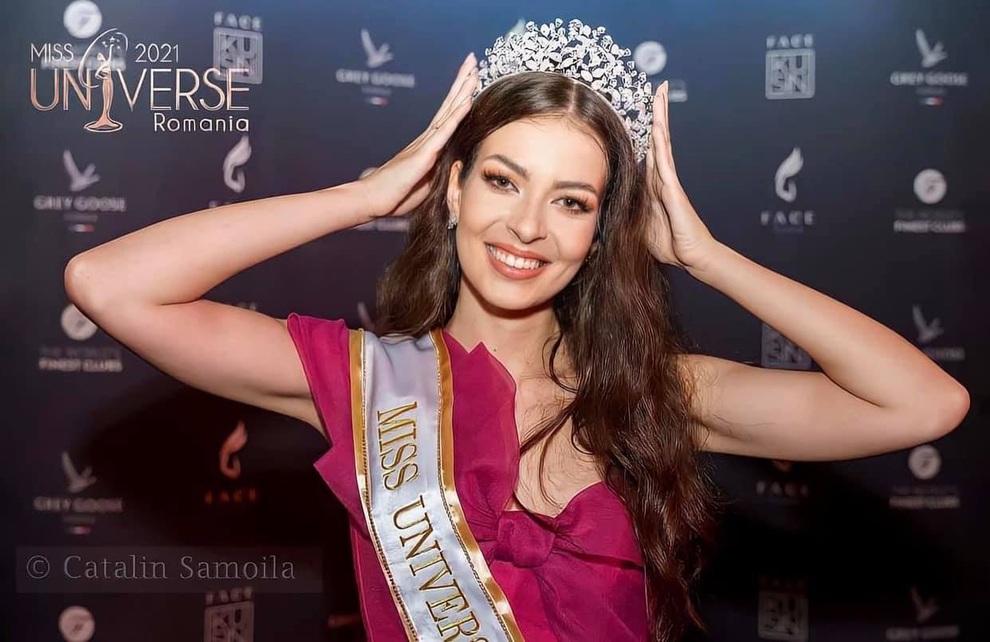 Vẻ đẹp ngọt ngào hút hồn của tân Hoa hậu Romania - 1 Vẻ đẹp ngọt ngào hút hồn của tân Hoa hậu Romania - 1