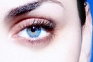 2 bí quyết cho đôi mày đẹp và làn mi cong