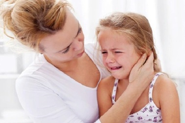 Làm gì khi con bắt gặp "cảnh nóng" của cha mẹ: Lời khuyên từ chuyên gia