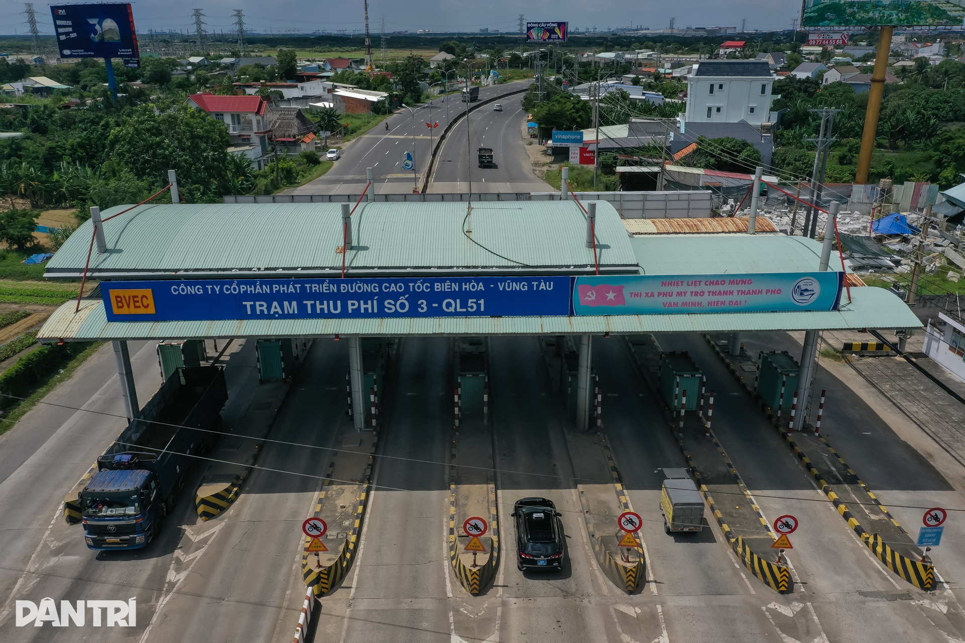 Cận cảnh 3 trạm thu phí bỏ hoang tiềm ẩn tai nạn ở Đồng Nai và TPHCM - 7 Cận cảnh 3 trạm thu phí bỏ hoang tiềm ẩn tai nạn ở Đồng Nai và TPHCM - 7