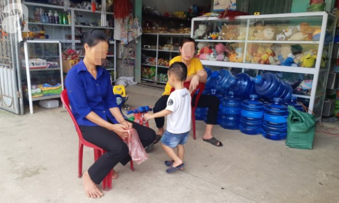 Vụ cô giáo nghi nhét chất bẩn vào vùng kín bé gái 5 tuổi ở Thái Nguyên: Hiệu trưởng phản bác, cô giáo im lặng chờ điều tra - Ảnh 9. Vụ cô giáo nghi nhét chất bẩn vào vùng kín bé gái 5 tuổi ở Thái Nguyên: Hiệu trưởng phản bác, cô giáo im lặng chờ điều tra - Ảnh 9.