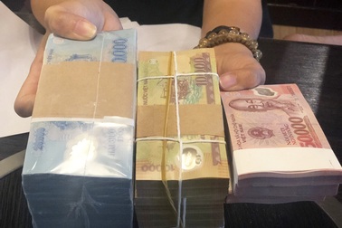 Càng cận Tết, phí đổi tiền mới càng tăng, có nơi đòi 70%