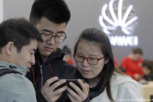 Công ty Trung Quốc dọa sa thải nhân viên dùng iPhone