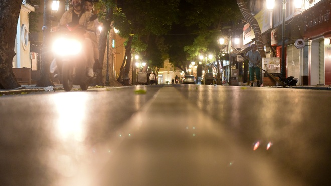 Phố cổ Hà Nội tĩnh mịch lạ thường trong những ngày chống dịch Covid-19 - 5