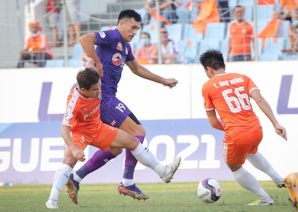 Hà Đức Chinh dự bị, đội bóng của HLV Lê Huỳnh Đức thua Sài Gòn FC - 2 Hà Đức Chinh dự bị, đội bóng của HLV Lê Huỳnh Đức thua Sài Gòn FC - 2