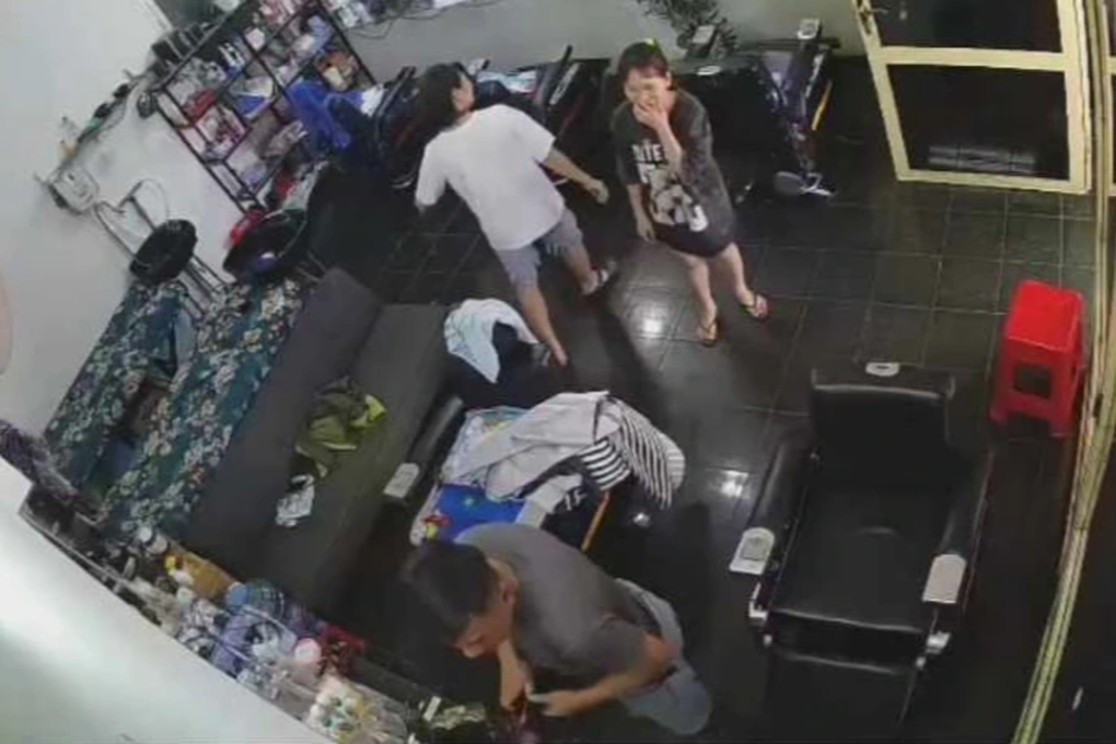 Sau 2 ngày cầm nhầm điện thoại, vị khách thuê Grab mang trả lại - 1 Sau 2 ngày cầm nhầm điện thoại, vị khách thuê Grab mang trả lại - 1