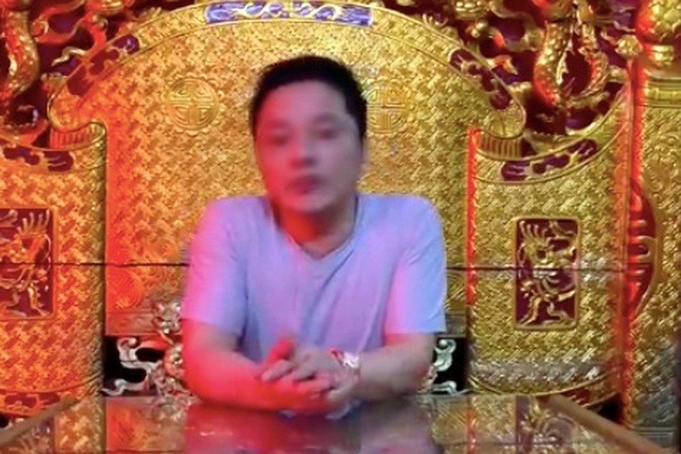 Hà Nội: Mời YouTuber thầy Long trấn yểm Covid-19 lên làm việc - 1 Hà Nội: Mời YouTuber thầy Long trấn yểm Covid-19 lên làm việc - 1