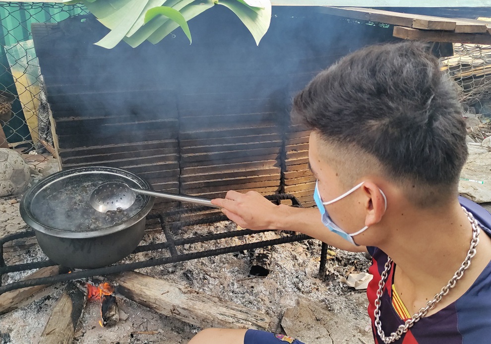 Lao động ngoại tỉnh mắc kẹt ở Hà Nội vì đại dịch Covid-19 - 1 Lao động ngoại tỉnh mắc kẹt ở Hà Nội vì đại dịch Covid-19 - 1