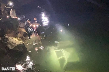 Vụ thi thể người chồng trong ô tô dưới sông Đà: Nạn nhân tự gây tai nạn