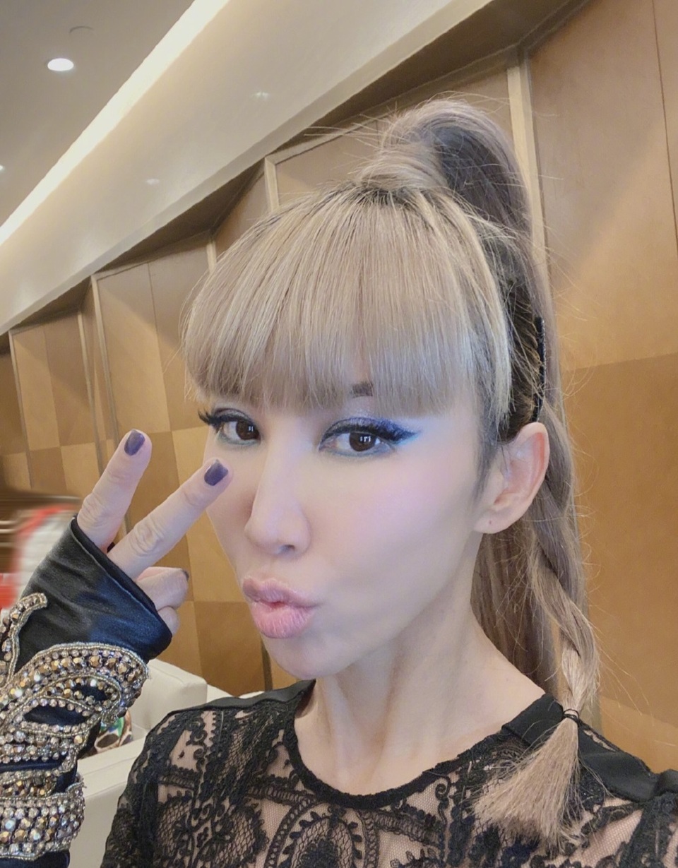 Coco Lee khoe dáng vóc gợi cảm ở tuổi 45 - 6 Coco Lee khoe dáng vóc gợi cảm ở tuổi 45 - 6