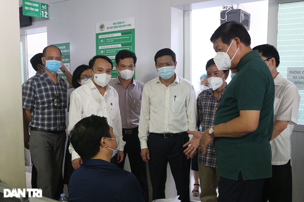 Nghệ An: Tiêm 10.000 liều vắc xin phòng Covid-19/ngày - 2 Nghệ An: Tiêm 10.000 liều vắc xin phòng Covid-19/ngày - 2